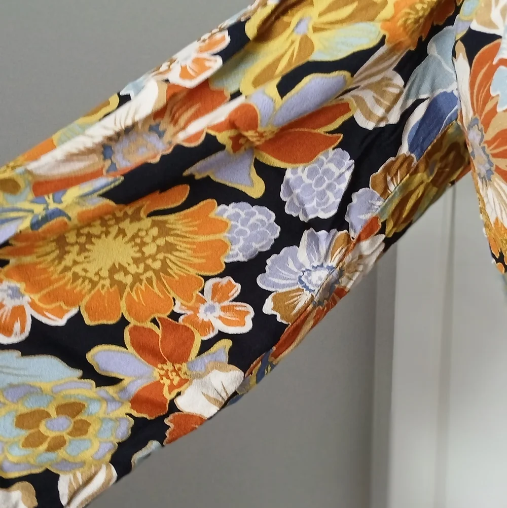L*SPACE Floral Crop Top with Long Sleeves. Large.